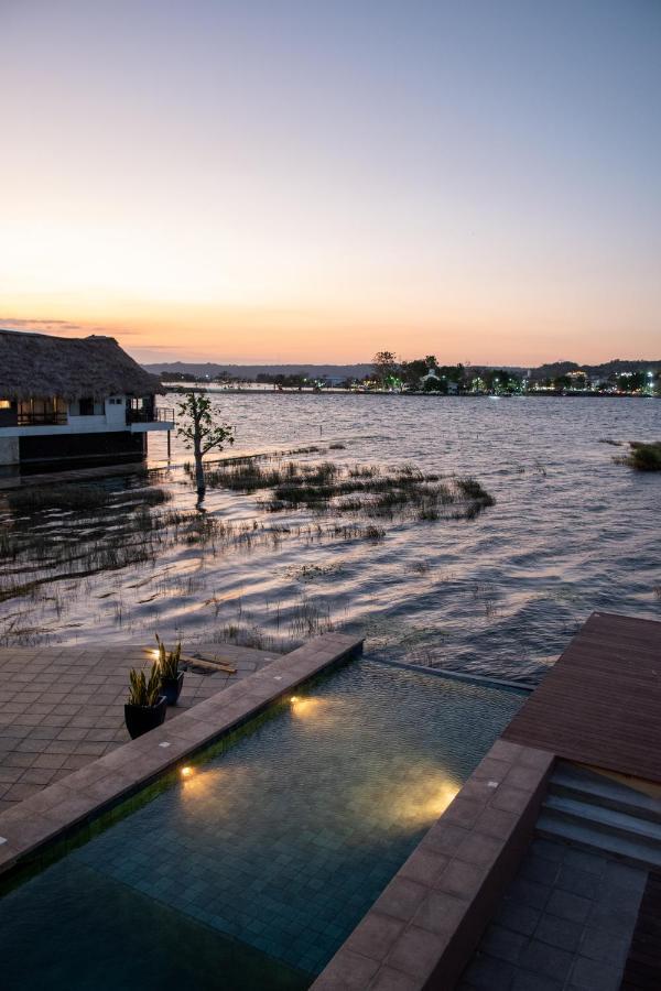 Hotel Maya Internacional Flores Eksteriør bilde